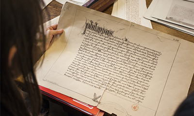 etudiant avec manuscrit à ENC