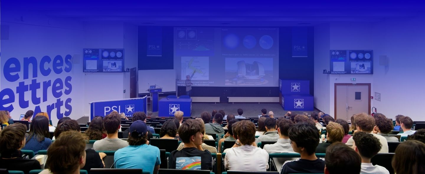 Photo d'une salle de classe avec un fondu de couleur bleu
