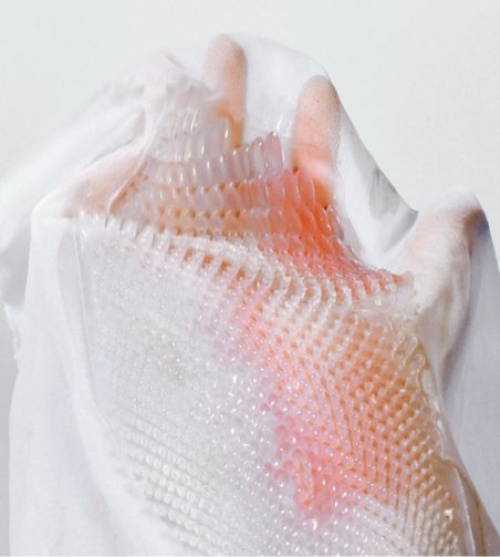 « Peaux éthiques » à l’hôpital Necker-Enfants malades en codirection avec l’Institut Imagine (AP-HP) et l’École des arts décoratifs (PSL).