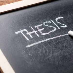 "Thesis" écrit sur une ardoise