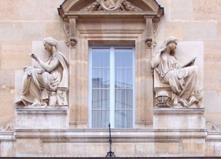 photo des portes de l'ENS (symbole de l'école)